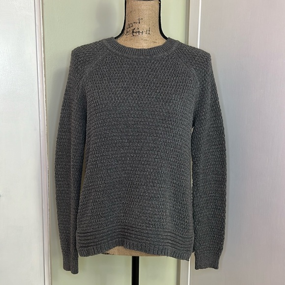 Old Navy Sweater - Picture 1 of 3